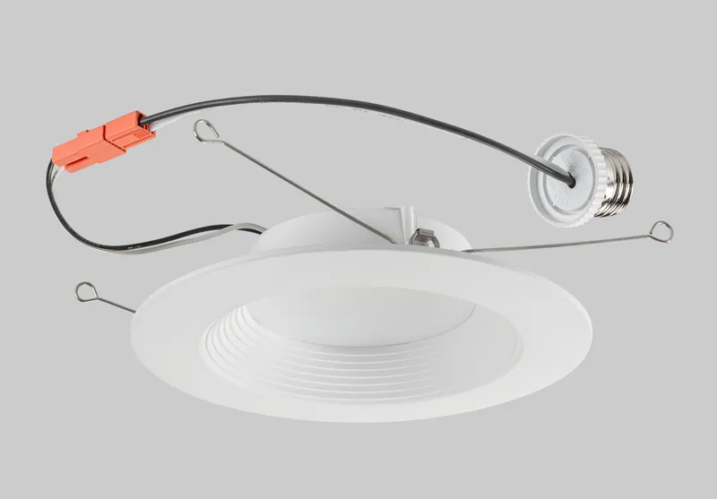 6in Baffled Circular LED Residential Retrofit | Plastic housing | 10W | Color Select 27/30/35/40/50K | 90 CRI | 120V input | TRIAC dimming | Includes E26 adapter | Contractor Series