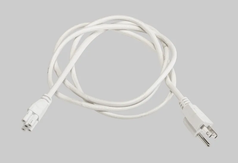 Cordset with plug for 5-pin linking fixtures | 125V NEMA 5-15P Straight Blade Plug | 6ft. long SJTW cable | 18/3 wire | White