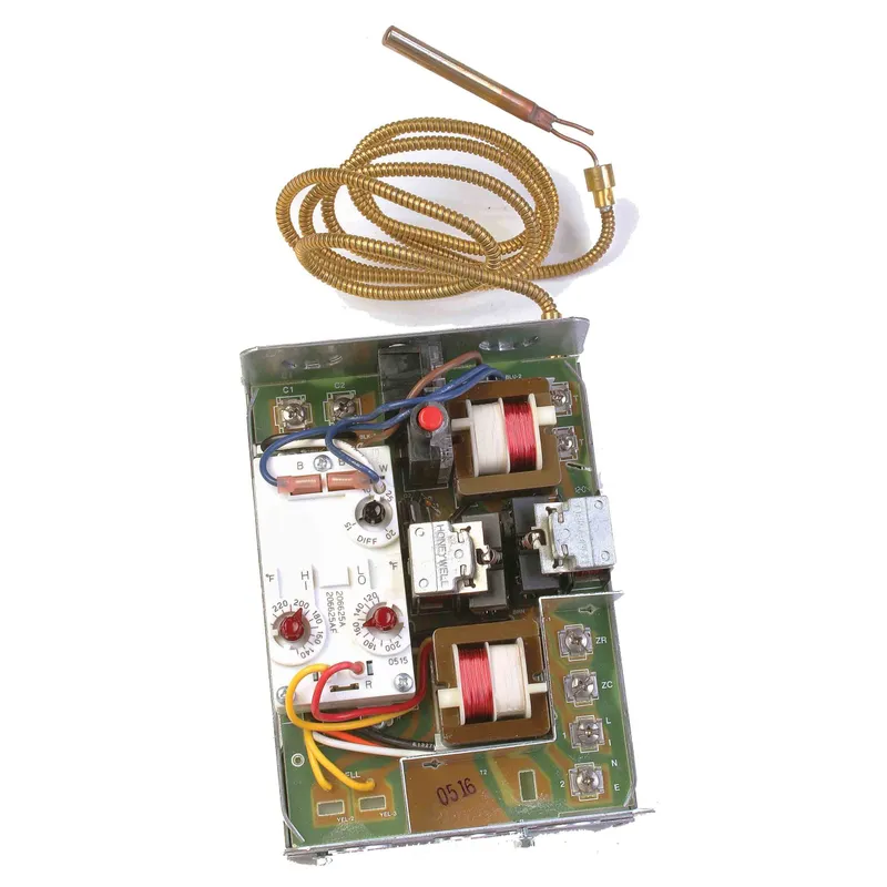 Honeywell R8182D1079 Combination Protectorelay and Hydronic Heating Control 130 - 240 deg F 10 deg F Differential SPDT